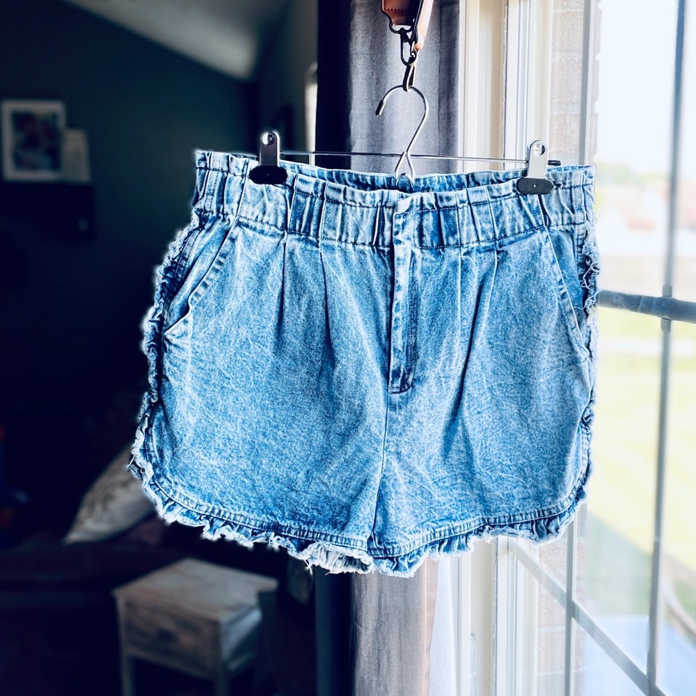 🆕 Very J Acid Wash Jean Shorts